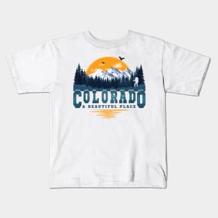 Colorado A Beautiful Place - Retro Vintage Mountains Nature Hiking Kids T-Shirt